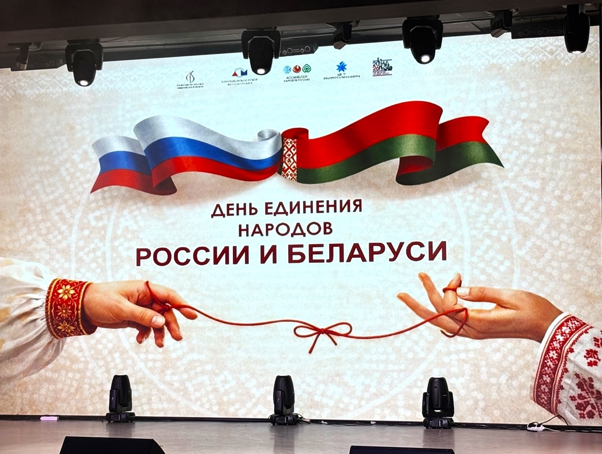 Коллектив «Девчата» выступил на областном празднике дружбы народов