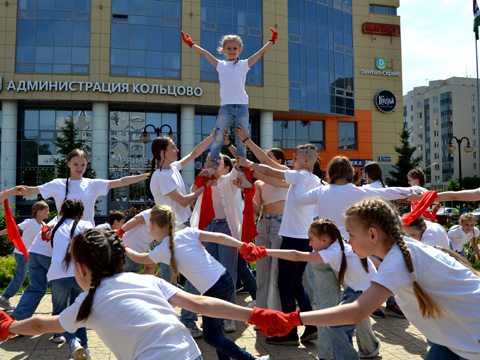 Подарок в честь Дня  России