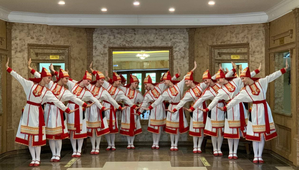 Девчата