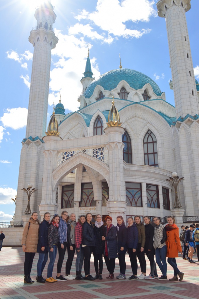 Девчата